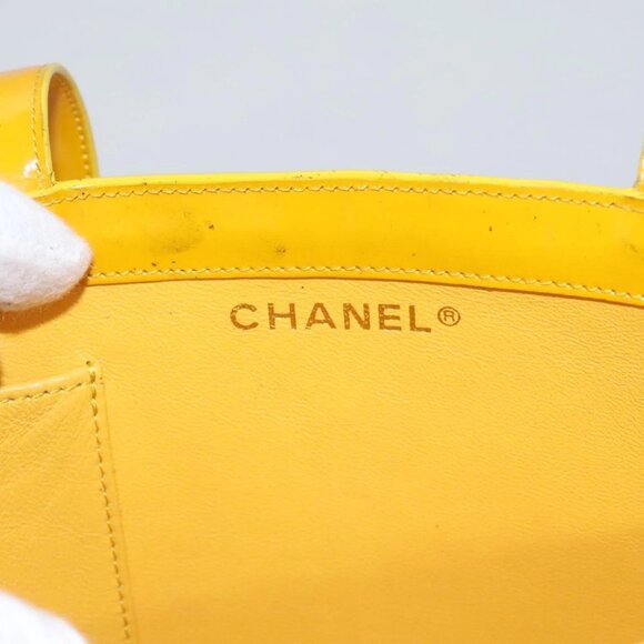 CHANEL Tote Bag Enamel Yellow CC - Picture 14 of 15
